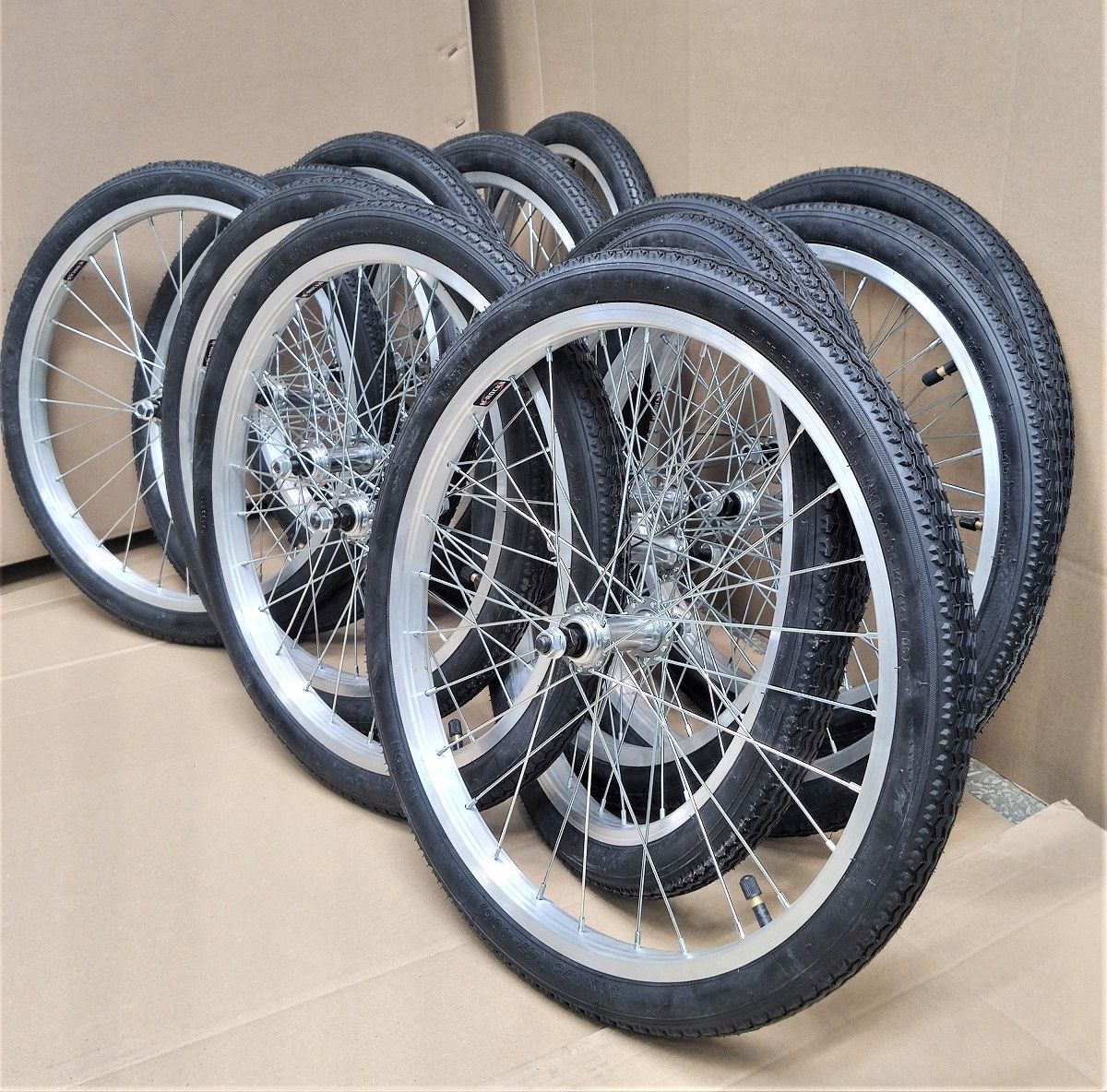  Kolo 20 konec torpedo; hliníkový ráfek. s nábojem velo np. pro skládací kolo typ wigry