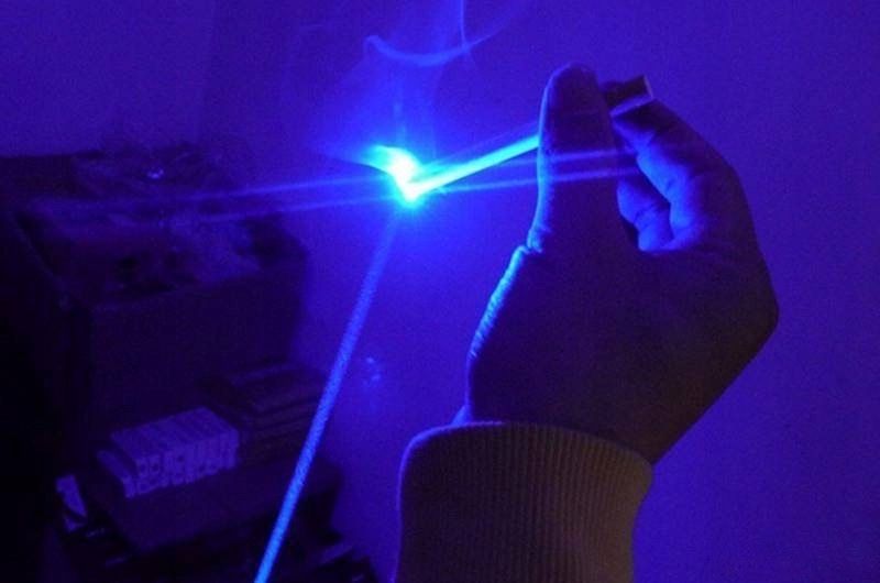  Laserpointer blauer laser brennt aus 5000mw