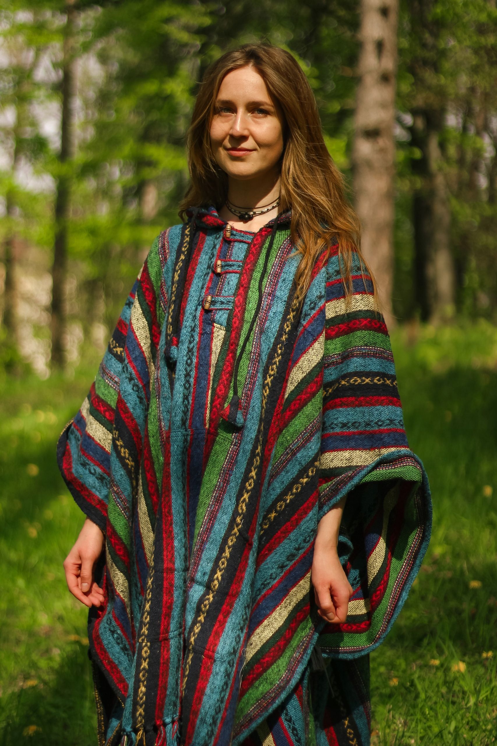  Teplý trojúhelníkový pončo s kapucí s nepalu patchwork