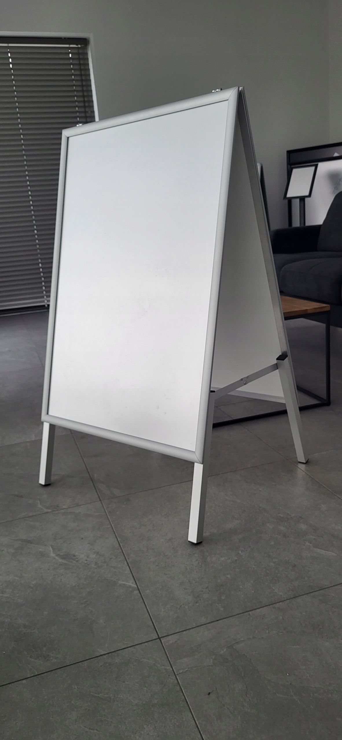  Stovėti stovėti reklaminis b1 2 pusių + plėvelė antyrefl. profilis 25mm anodas!