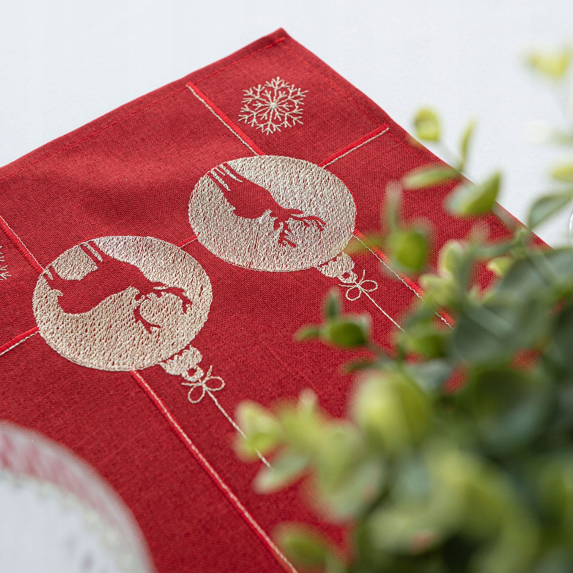  Table runner christmas 50x100 cm red with embroidery petals snow tablecloth