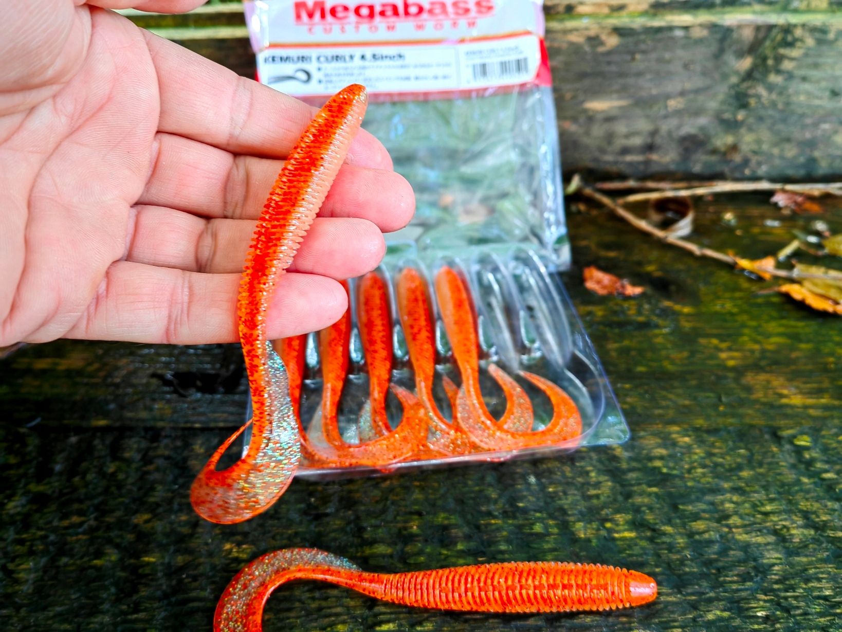  6 kompiuterių. megabass twister 11,5cm lydeka starkis 03