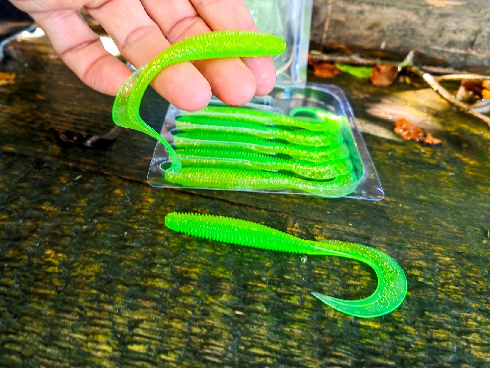  6 kompiuterių. megabass twister 11,5cm lydeka starkis 03