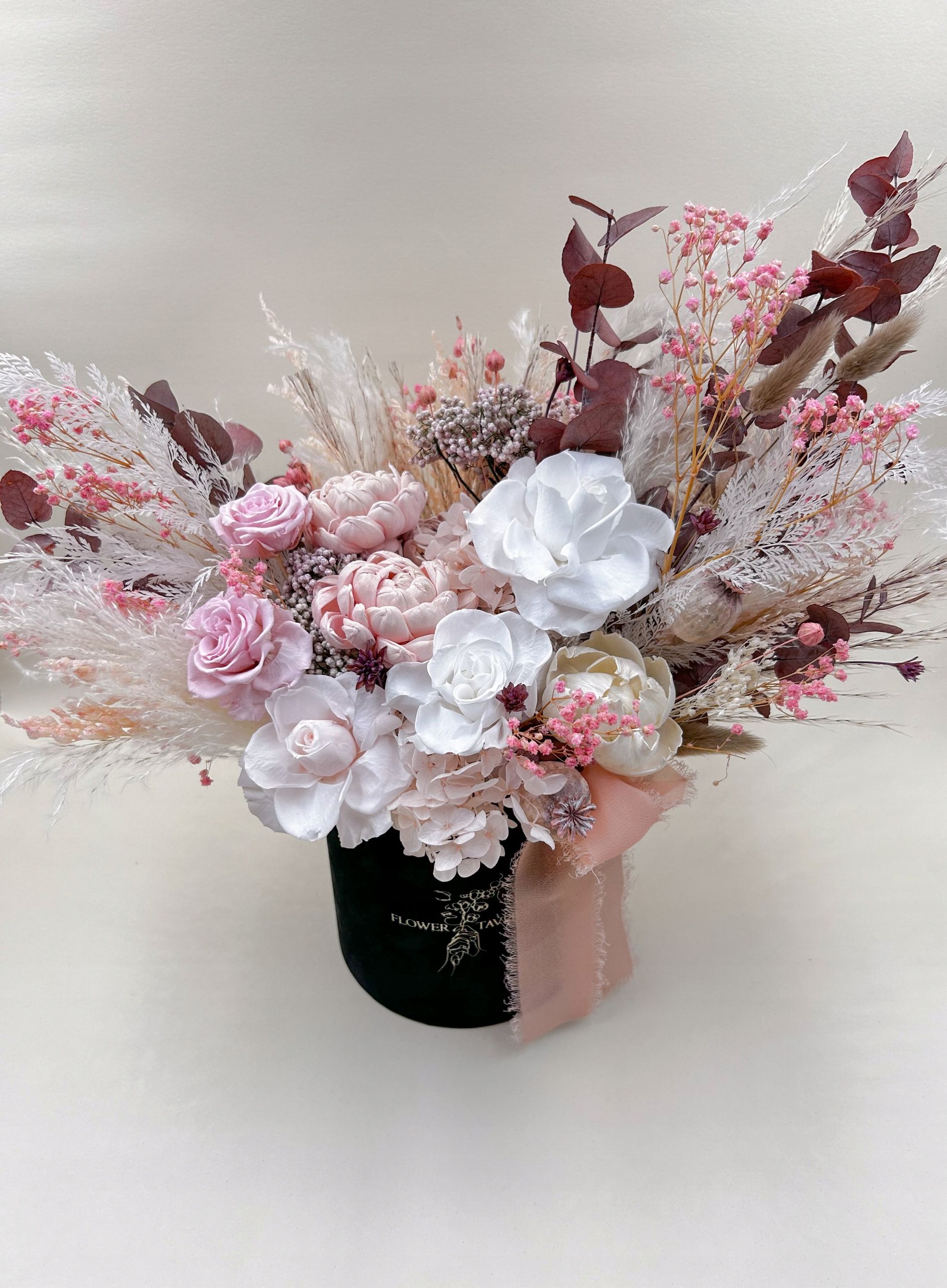  Flowerbox par dāvanu ar wiecznymi rozes
